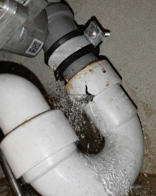 Geplatztes_Rohr_nach_Frost