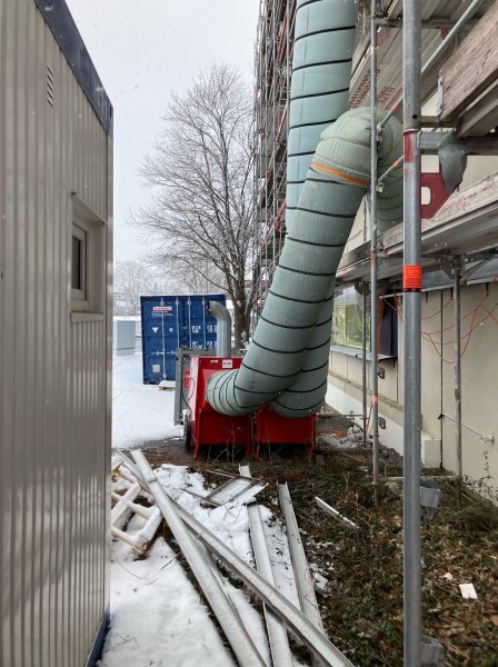 Winterbaustelle_matter_Ölheizer_Schläuche