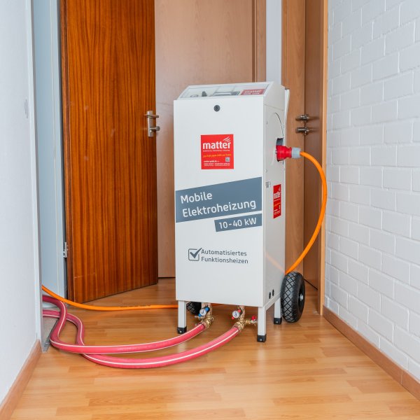 Warmwasser-Heizzentrale_Strom